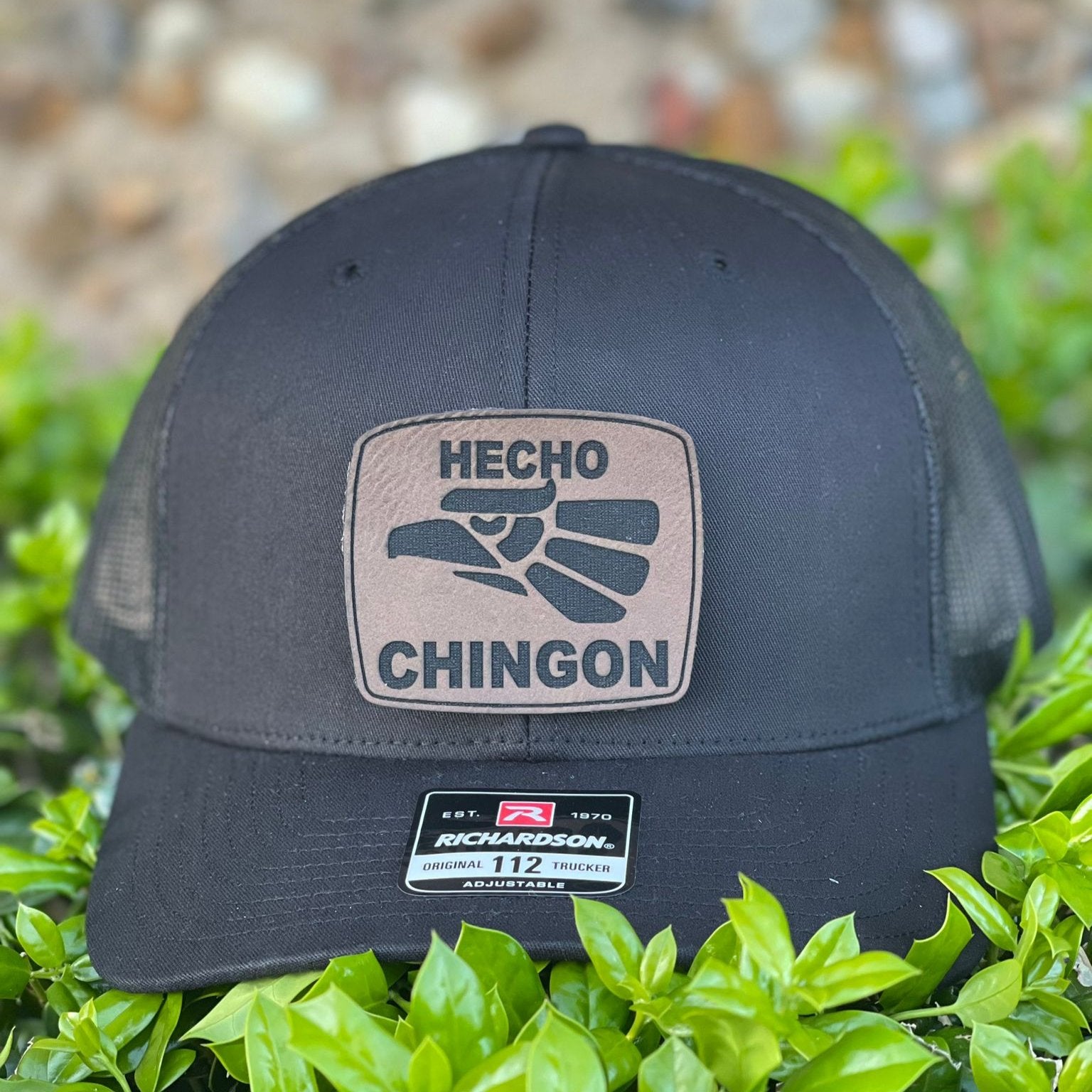 "HECHO CHINGÓN" ENGRAVED HAT – EAGLE DESIGN - Gicela Aleman